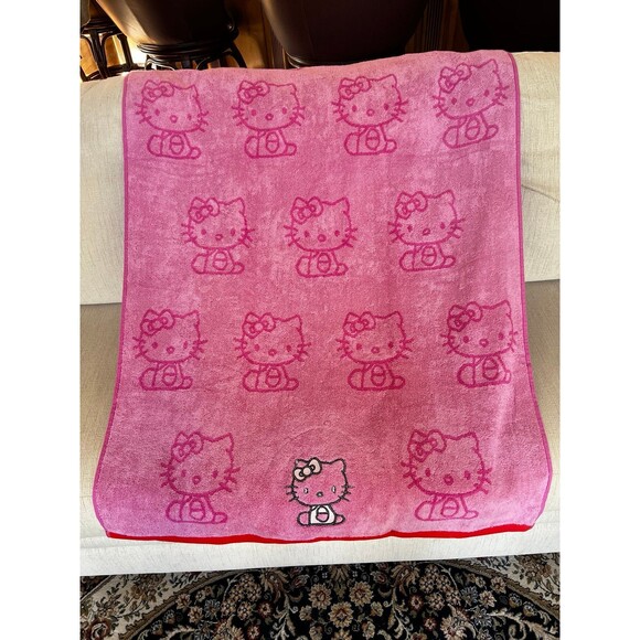 Hello Kitty Sanrio pink beach towel with embroidered Kitty reversible NWT - Picture 5 of 6
